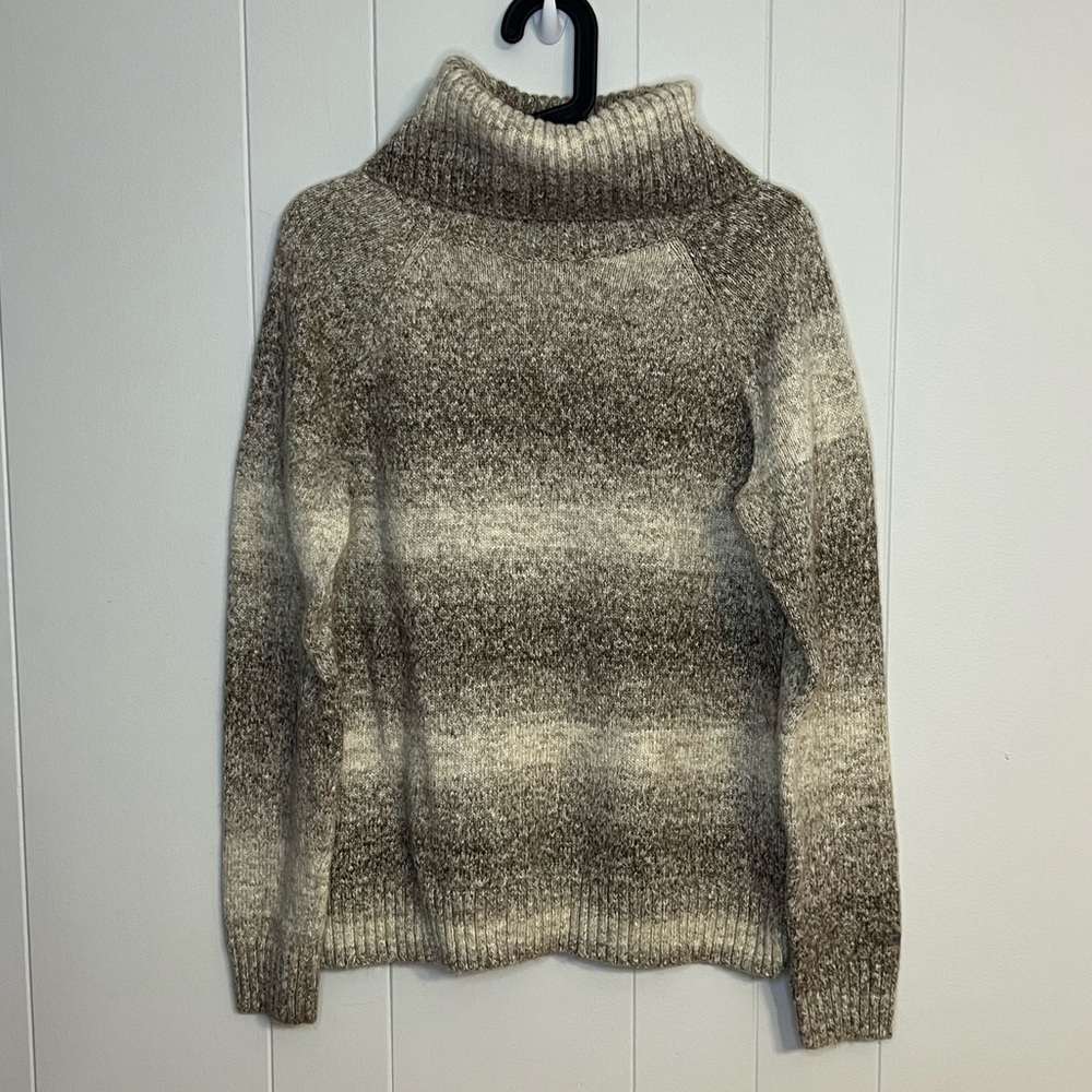 Columbia turtleneck knit sweater size‎ L